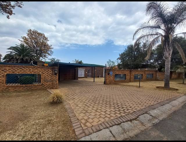 4 BEDROOM FREEHOLD FOR SALE IN SUNAIR PARK